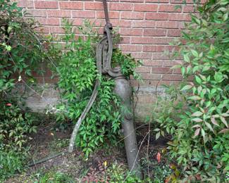 ANTIQUE WATER PUMP