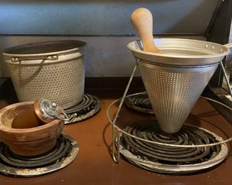 VINTAGE JUICER/STRAINER