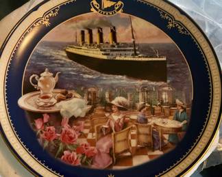 NICE COLLECTION OF THE BRADFORD EXCHANGE COLLECTIBLE TITANIC PLATES
