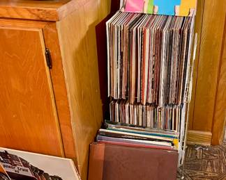 VINTAGE RECORD ALBUMS-PINK FLOYD, CHER, JOHN LENNON AND MANY MORE. 