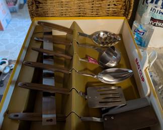 kitchen set, pyrex, corningware, thermos,