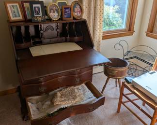 desk, frames