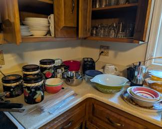 kitchen, pyrex, corningware, thermos