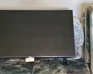43" Samsung smart TV with wall mount bracket. 