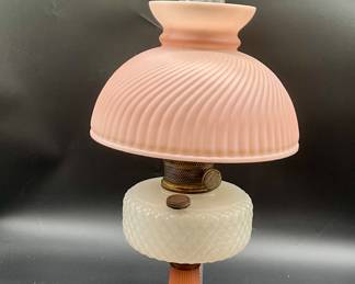 ALADDIN MODEL B PINK QUILT MILKGLASS KEROSENE OIL LAMP CIRCA 1937