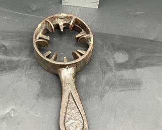 Cast Iron Hand Held Corn Sheller