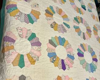 Vintage Dresden Plate Quilt