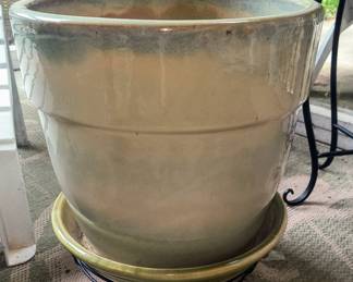 Large ceramic plant pot