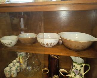 Pyrex nesting bowls