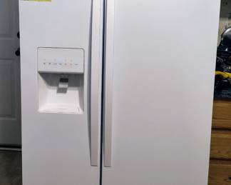 Whirlpool side by side with ice and water in door