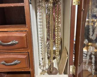 Costume Jewelry Gold Pearls