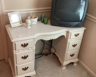 6 Drawer Vanity Dresser