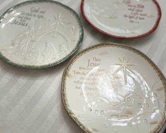 Decorative plates set of 3)