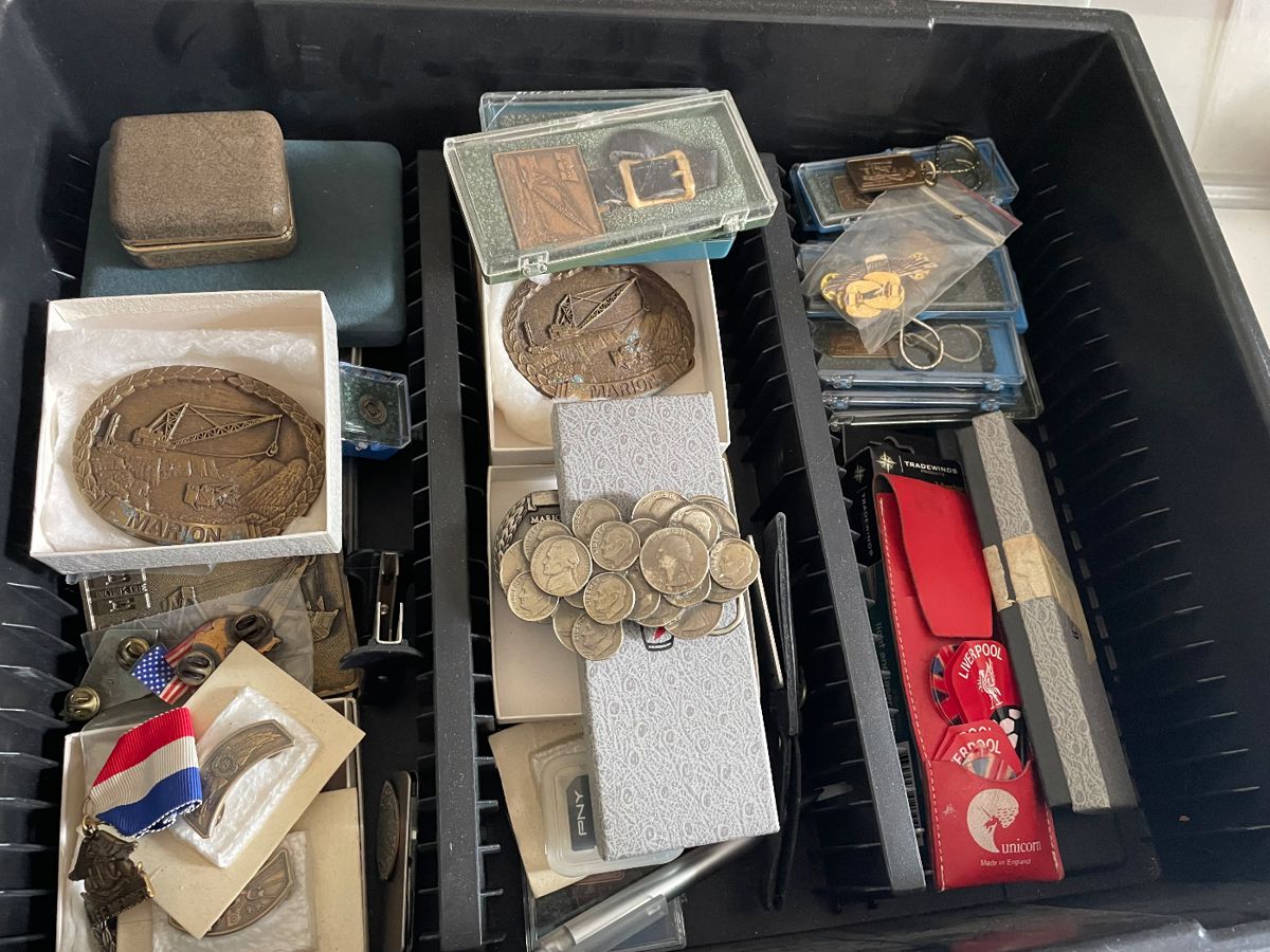 Construction Marion company Belt buckles