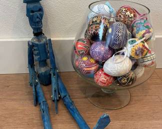 Decorative eggs