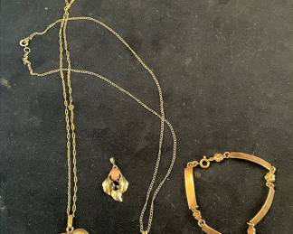 Costume
Jewelry