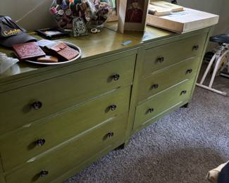 Pair of green small chest