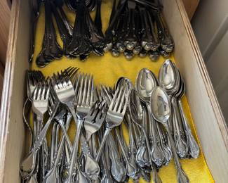 Flatware set