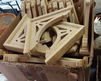 Box of wood decor pieces