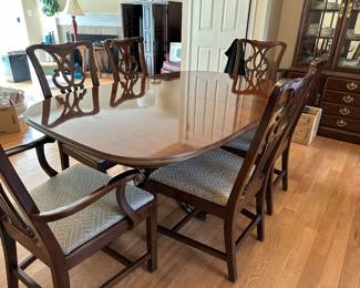 Quality Masins Furniture Dining Set with 2 additional leaves, pads and 6 chairs (2 arm).