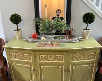 looks like Drexel Heritage…