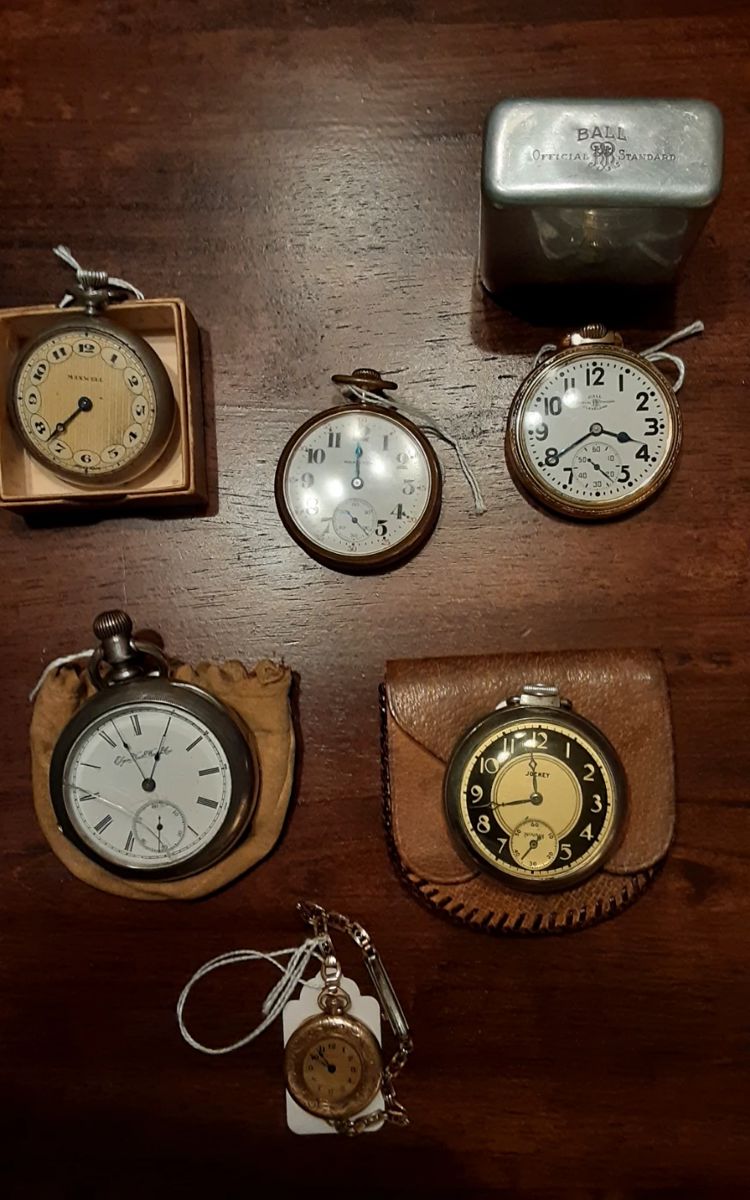 1909 Ball Hamilton Railroad pocket watch.
Elgin Natl; Pocket watch 128 years old (silver).
Elgin Vintage 1920's wrist watch/bracelet band (women's)
Hamilton Gents pocket watch 1934.