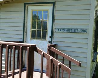 NICE OUT BUILDING for CRAFTER'S or
THE INSPIRED ARTIST.. MAKE IT YOUR OWN
"MUST BE MOVED"
1 of 2 pics
