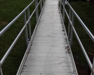 Aluminum ramp, 11 sections