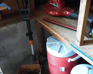 LOTS OF GREAT ITEMS, GARAGE
IS FULL..