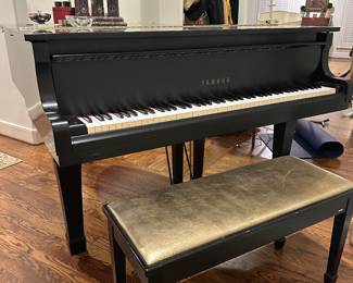 Yamaha vintage baby grand G1 piano