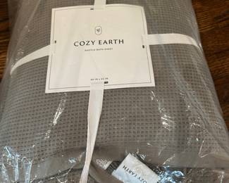 Cozy earth new in package bath sheets