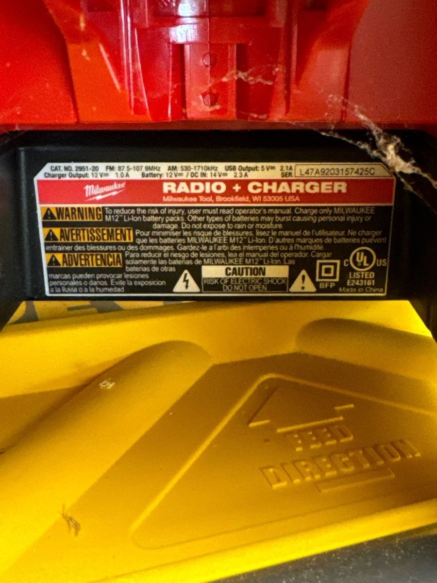 Milwaukee Radio + Charger kit