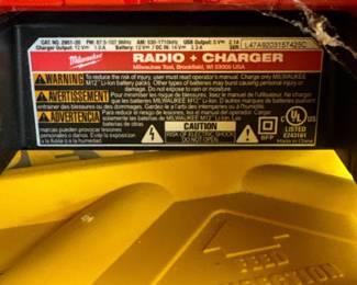 Milwaukee Radio + Charger kit