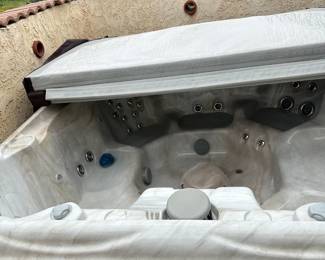 6-Person Hot Tub