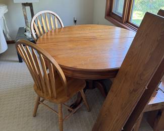 Pedestal Dining table either 2 leaves