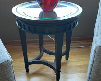 Accent table