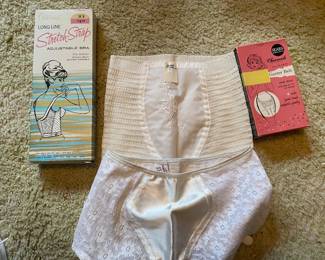Rubber Girdle, Bra/in the Box