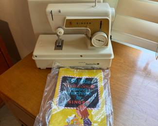 Singer Sewing Machine w/ booklet
