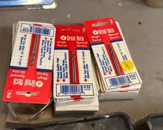 LOT OF DRILL BITS