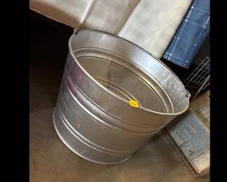 METAL BUCKET