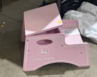JOHN DEERE STEP STOOL