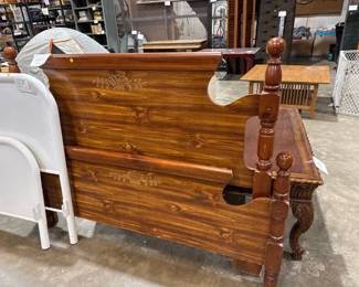 WOODEN FULL SIZE BED NO RAILS