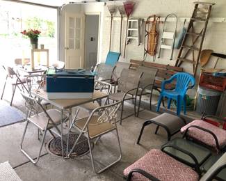 Vintage aluminum folding table & 4 chairs 