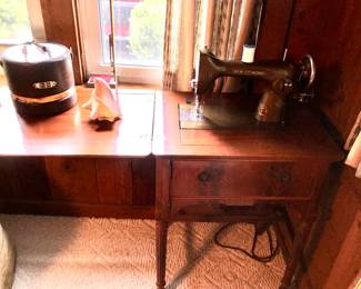 Vintage New Home sewing machine 