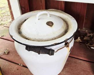Enamel pot