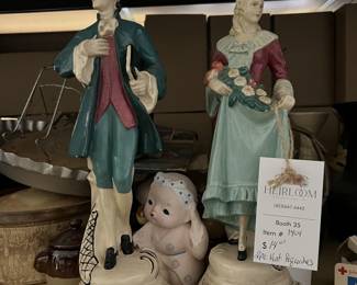 Colonial figurines