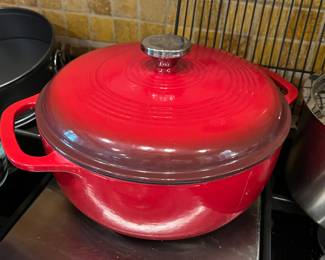 Lodge cast iron dutch oven