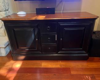 Media storage cabinet