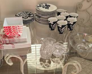 Contemporary dish sets