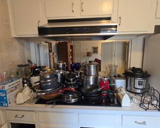 Large selection of pots, pans, small appliances, insta-pot, blender, cookware and bakeware! Take your pick!